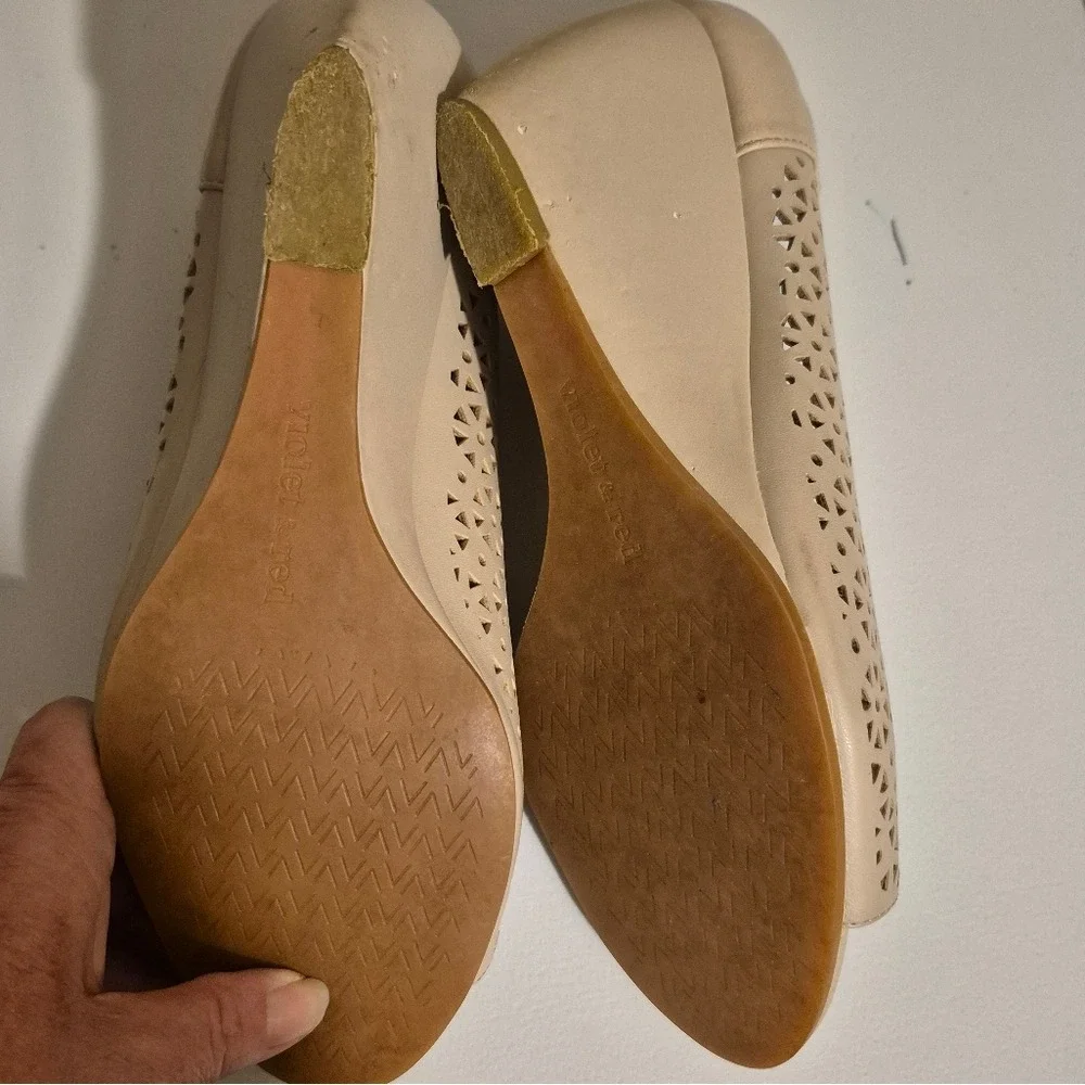 LEG LENGTHING wedge‎ Nude Beige Leather Peep Toe Wedge Heels - Size 8M worn once